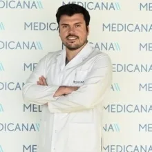 Dt. Şiar Atmaca — Diş Hekimi, Nilüfer, Bursa. Portre fotoğrafı.