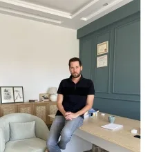 Uzm. Dr. Nedim Özak — Psikiyatri, Balıkesir. Portre fotoğrafı.