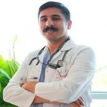Dr. Cengiz Günay — Acil Tıp. Portre fotoğrafı.