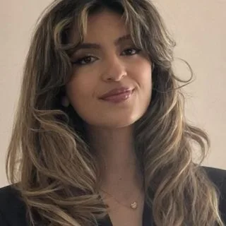 Dkt. Helin Akdeniz — Dil ve Konuşma Terapisi, Diyarbakır. Portre fotoğrafı.