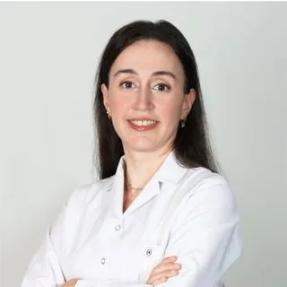 Doç. Dr. Betül Önal Günay — Göz Hastalıkları, Trabzon. Portre fotoğrafı.