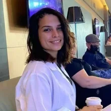 Fzt. Ayşegül Şengül — Fizyoterapi Ve Rehabilitasyon. Portre fotoğrafı.