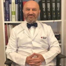 Prof. Dr. Selçuk Peker — Beyin Ve Sinir Cerrahisi, Zeytinburnu, İstanbul. Portre fotoğrafı.