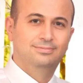 Doç. Dr. Yener Akyuva — Beyin Ve Sinir Cerrahisi, Hatay. Portre fotoğrafı.