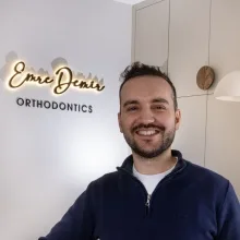 Uzm. Dt. Mehmet Emre Demir — Antalya. Portre fotoğrafı.
