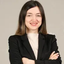 Dkt. Merve Aydemir Ertürkmen — Dil ve Konuşma Terapisi, İstanbul. Portre fotoğrafı.