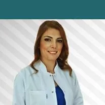 Op. Dr. Elvan Bayraktar — Plastik Rekonstrüktif Ve Estetik Cerrahi, İstanbul. Portre fotoğrafı.