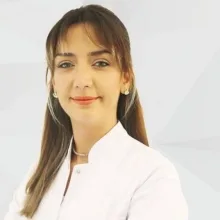Dt. Müge Üçdut — Diş Hekimi, Adana. Portre fotoğrafı.