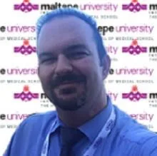 Dr. Öğr. Üyesi David Terence Thomas — Çocuk Cerrahisi, Maltepe, İstanbul. Portre fotoğrafı.