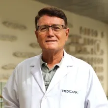 Uzm. Dr. Tahsin Akbaş — Çocuk Sağlığı Ve Hastalıkları, Beylikdüzü, İstanbul. Portre fotoğrafı.