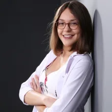 Dyt. Doğa Özkan — Diyetisyen. Portre fotoğrafı.