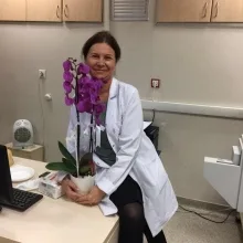 Uzm. Dr. Hatice Asuman Kulaksız — İç Hastalıkları, İstanbul. Portre fotoğrafı.