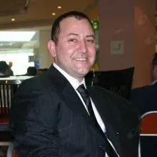 Dt. Harun Solak — Diş Hekimi, Aydın. Portre fotoğrafı.