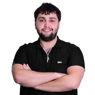 Dt. Baran Miraç Peker — Diş Hekimi. Portre fotoğrafı.