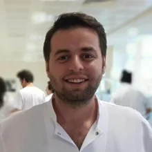 Dt. Mert Hekimoğlu — Diş Hekimi, Gaziantep. Portre fotoğrafı.