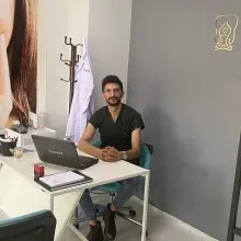 Dt. Ömer Faruk Doğan — Diş Hekimi, Uşak. Portre fotoğrafı.