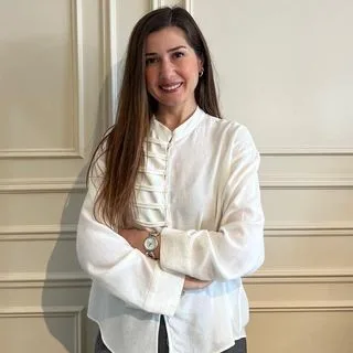 Ayşe Turan — Psikoloji, İstanbul. Portre fotoğrafı.