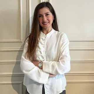 Ayşe Turan — Psikoloji, İstanbul. Portre fotoğrafı.
