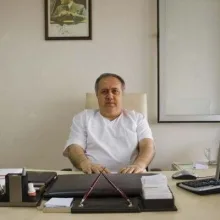 Dt. Halit Altay — Diş Hekimi, Adana. Portre fotoğrafı.
