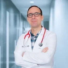 Uzm. Dr. Şükrü Cido — Çocuk Sağlığı Ve Hastalıkları, Şişli, İstanbul. Portre fotoğrafı.
