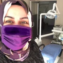 Dt. Kübra Mehmetoğlu — Diş Hekimi, Konya. Portre fotoğrafı.