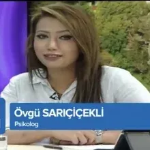 Psk. Övgü Sarıçiçekli — Psikoloji. Portre fotoğrafı.