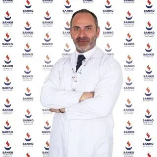 Op. Dr. Yakup Sarıgüney — Plastik Rekonstrüktif Ve Estetik Cerrahi, Şehitkamil, Gaziantep. Portre fotoğrafı.
