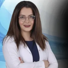 Op. Dr. Elif Akpınar — Beyin Ve Sinir Cerrahisi, İstanbul. Portre fotoğrafı.