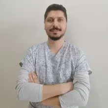 Fzt. Ömür Mutlu — Fizyoterapi Ve Rehabilitasyon. Portre fotoğrafı.