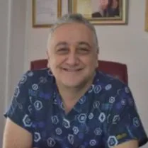 Dt. Mehmet Celil İyikesici — Diş Hekimi, Şehitkamil, Gaziantep. Portre fotoğrafı.
