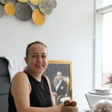 Op. Dr. Fatoş Özlem Yıldırım — Kadın Hastalıkları Ve Doğum, İstanbul. Portre fotoğrafı.