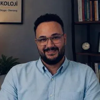 Psk. Kaan Ağırgöl — Psikoloji, İstanbul. Portre fotoğrafı.