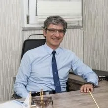 Uzm. Dr. Fırat Atak — İstanbul. Portre fotoğrafı.