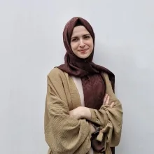 Uzm. Dkt. Ayşe Serra Kapusızoğlu — Dil ve Konuşma Terapisi, İstanbul. Portre fotoğrafı.
