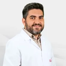 Uzm. Dr. Seymur Aslanov — Gastroenteroloji, Karşıyaka, İzmir. Portre fotoğrafı.