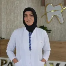 Dt. Kübra Solak — Diş Hekimi, Kahramanmaraş. Portre fotoğrafı.