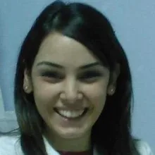 Dt. Burcu Peşkircioğlu Gürakar — Diş Hekimi, İstanbul. Portre fotoğrafı.