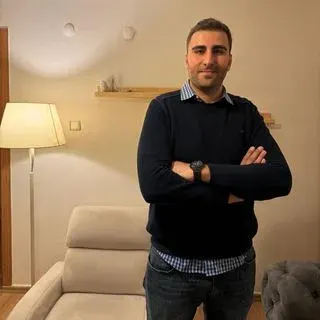 Psk. Mehmet Yıldız — Psikoloji, İzmir. Portre fotoğrafı.