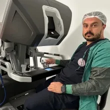 Doç. Dr. Onur Karslı — Üroloji. Portre fotoğrafı.