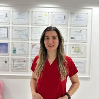 Dr. Rojin Alpergin — Van. Portre fotoğrafı.