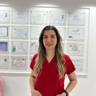 Dr. Rojin Alpergin — Van. Portre fotoğrafı.