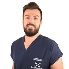 Dt. Kerem Adalet — Diş Hekimi, Ataşehir, İstanbul. Portre fotoğrafı.