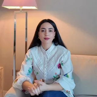 Psk. Buse Kaya Erdemir — Psikoloji, İstanbul. Portre fotoğrafı.