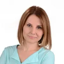 Dt. Özlem Özcan — Diş Hekimi, Şişli, İstanbul. Portre fotoğrafı.
