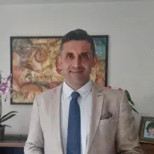 Uzm. Dr. Yusuf Sonay — İç Hastalıkları, Adana. Portre fotoğrafı.