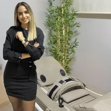 Dyt. İrem Özel — Diyetisyen, Aydın. Portre fotoğrafı.