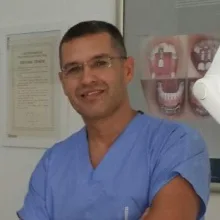 Dr. Dt. Kağan Lostuvalı — Ortodonti, Aydın. Portre fotoğrafı.