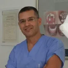 Dr. Dt. Kağan Lostuvalı — Ortodonti, Aydın. Portre fotoğrafı.