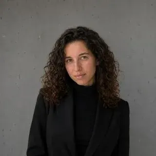Psk. Erin Ünlüçerçi — Psikoloji. Portre fotoğrafı.