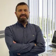 Op. Dr. Mesut Yeşil — Üroloji, Bursa. Portre fotoğrafı.